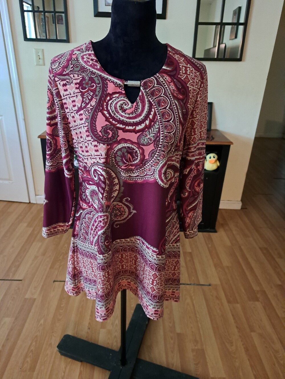 Medium Southern Lady Pink Red White Grey Keyhole Neck Shirt Top Blouse